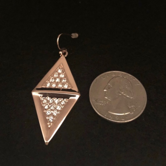 😁GUESS RGT Diamond Shaped Earrings with Crystals - Picture 2 of 5